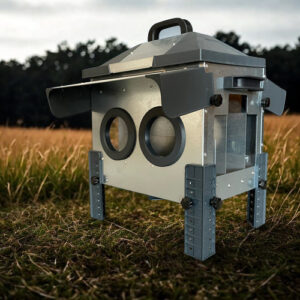 Robust foderautomat med tag | 12 kg